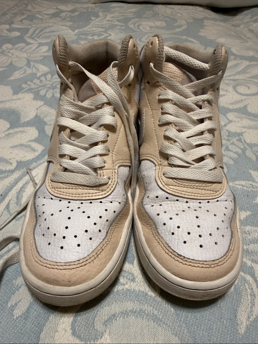 Nike Kids High-Top Sneakers in Beige and White